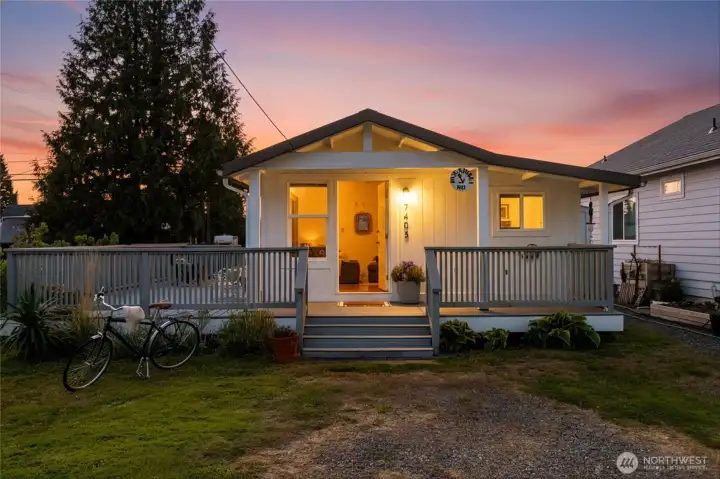 Welcome to your new retreat. Escape the city and live life at the beach!