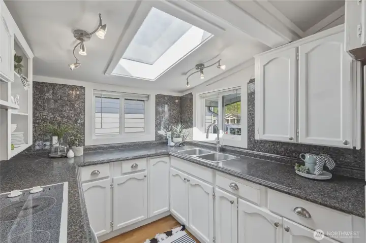 Lots of natural light in the kitchen!