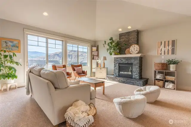 Living room w/ fireplace and vaulted ceilings