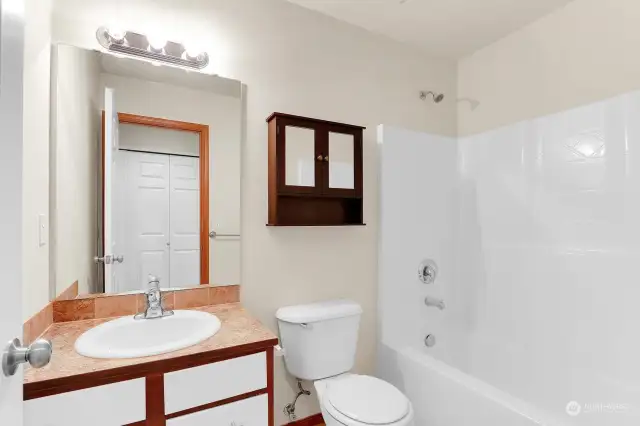 Upstairs Main Bathroom