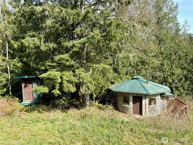Upper roundhouse