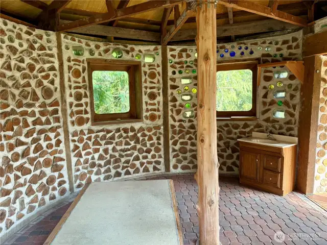 Upper roundhouse