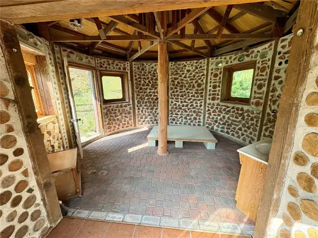 Upper roundhouse