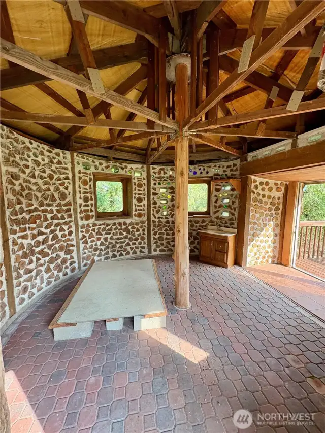 Upper roundhouse