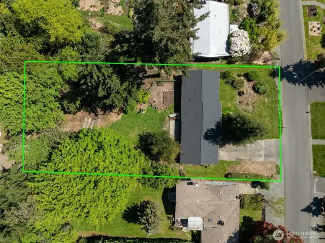The Green lines are approximate property boundaries.