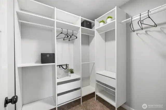 Walk-In closet with customizable storage