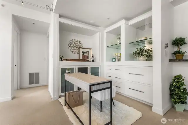 Work meets inspiration—this office nook features built-ins and scenic views, making productivity a pleasure.