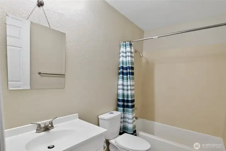 Upstairs Hallway full Bathroom