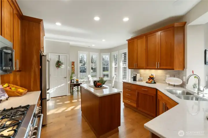 Large kitchen with a great breakfast nook