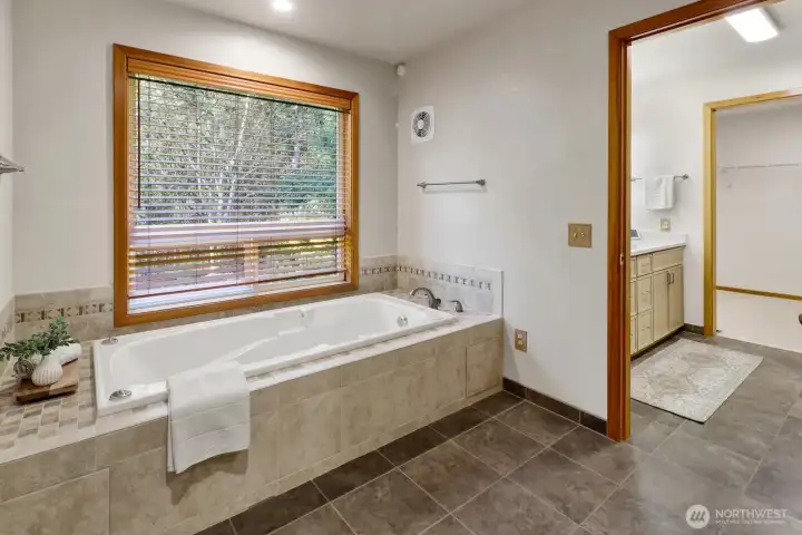 Jetted soaking tub.