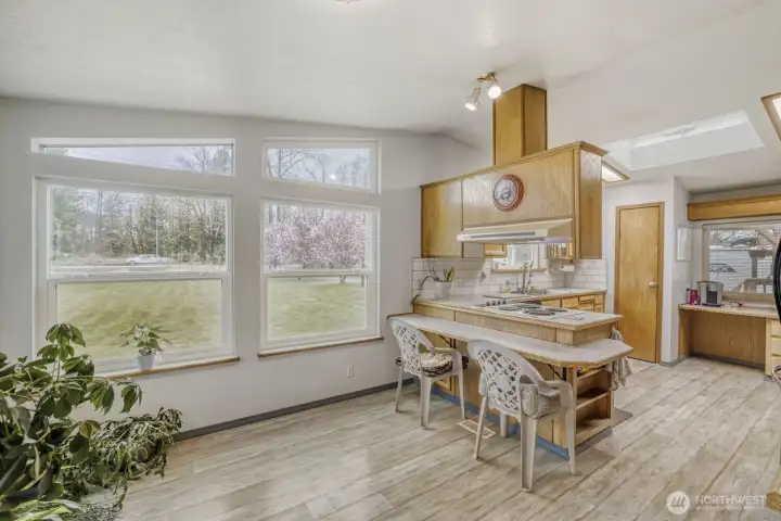 Kitchen W/ Eating area