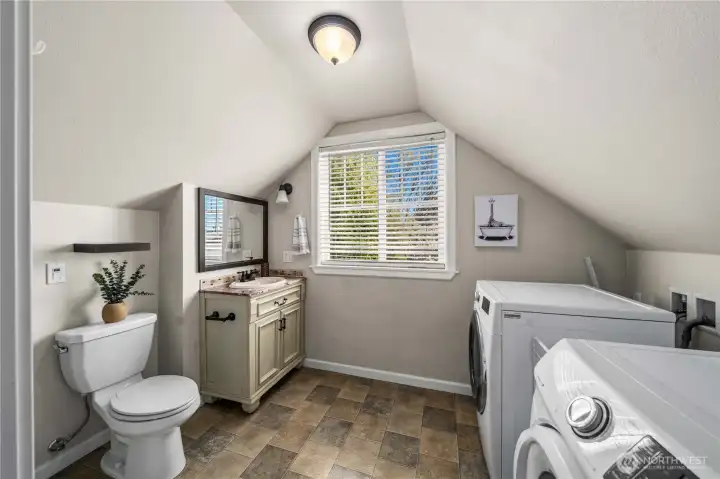 Upper level 3/4 bathroom - ensuite for primary bedroom