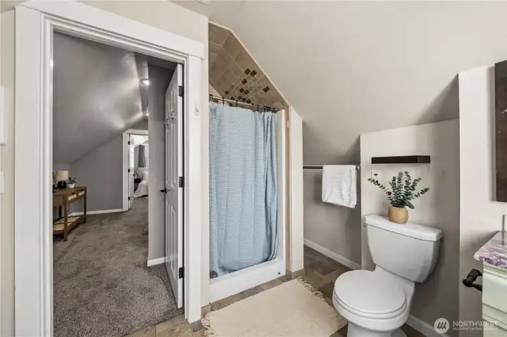 Upper level 3/4 bathroom - ensuite for primary bedroom