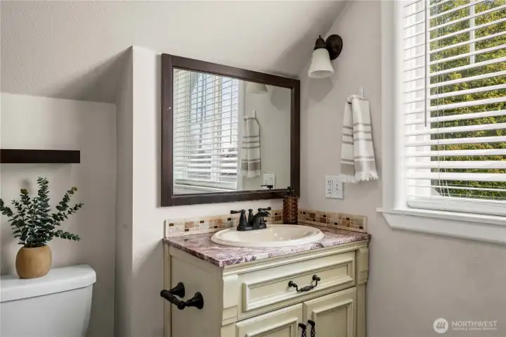 Upper level 3/4 bathroom - ensuite for primary bedroom