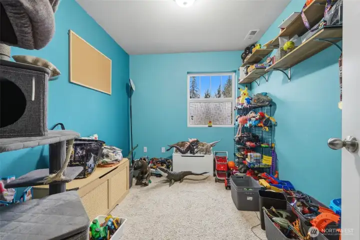 Office/extra room - main floor