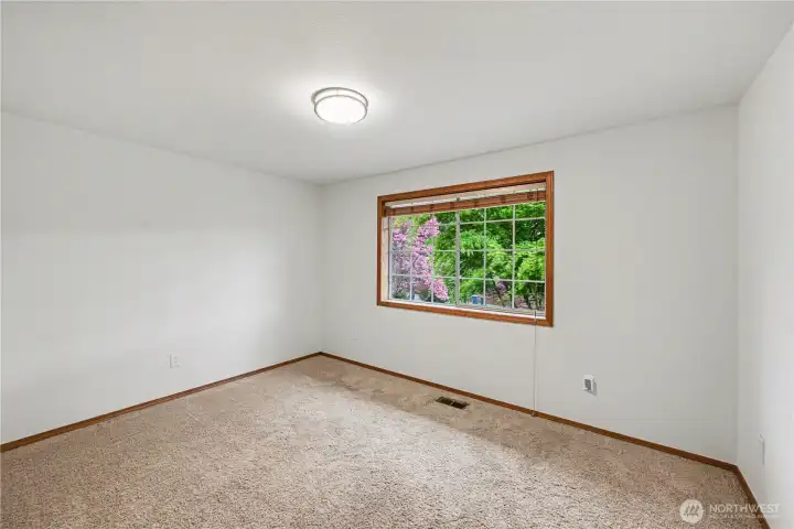 Second upstairs guest bedroom.