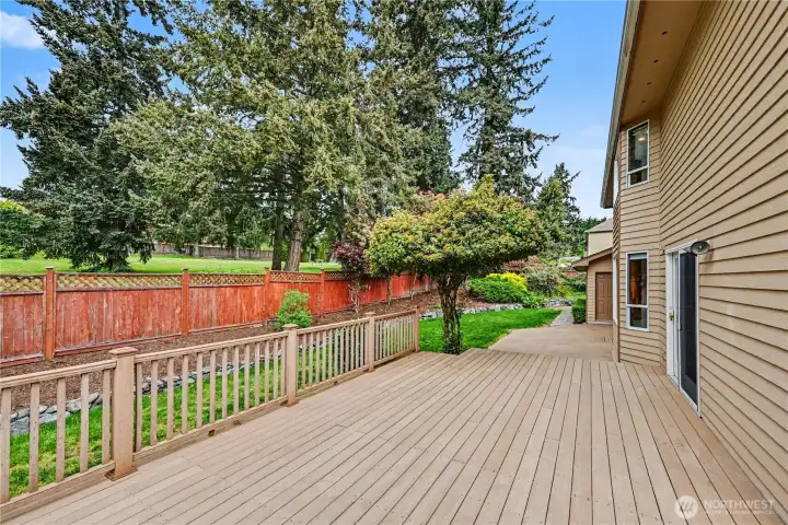 Spacious, expansive deck ideal for barbecuing and entertaining.