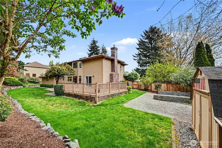 Another view of this large backyard.
