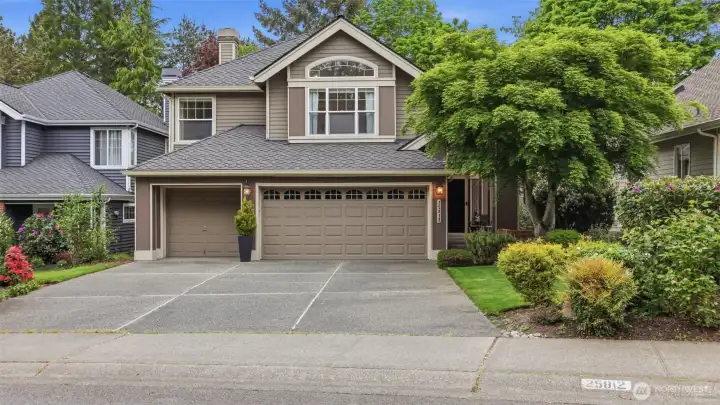 A gorgeous Burnstead 2 story home in the Willows of Klahanie.  4 bedrooms all up-stairs.  In wonderful condition.
