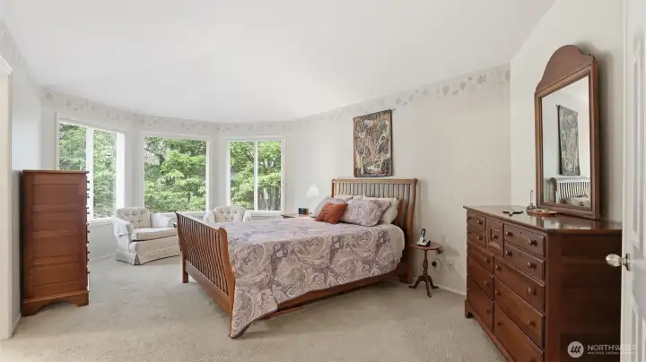 Plenty of space to set large furniture.  Wonderful private views.