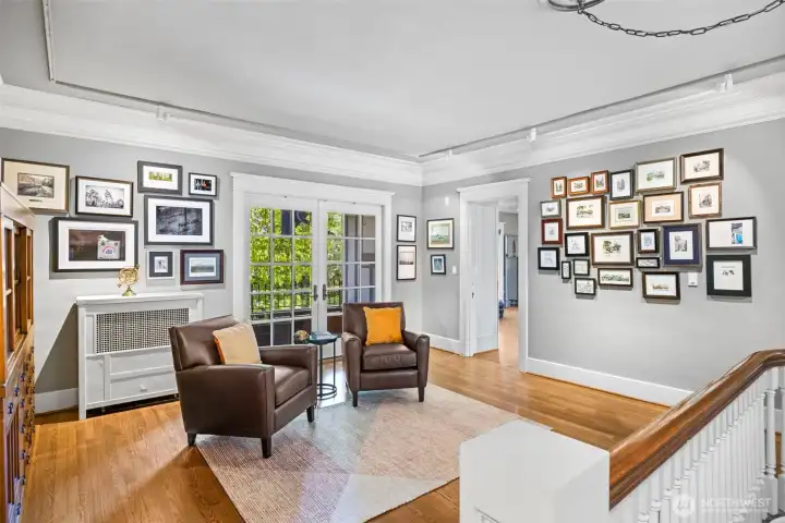 An intimate gallery lounge offers a quiet upstairs retreat with seamless access to the outdoors.