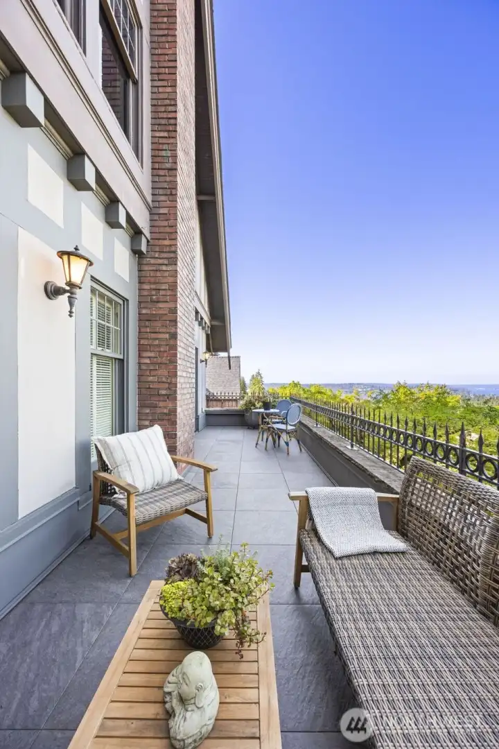 This sweeping outdoor terrace provides the ultimate elevated setting for sunset relaxation and alfresco entertaining.