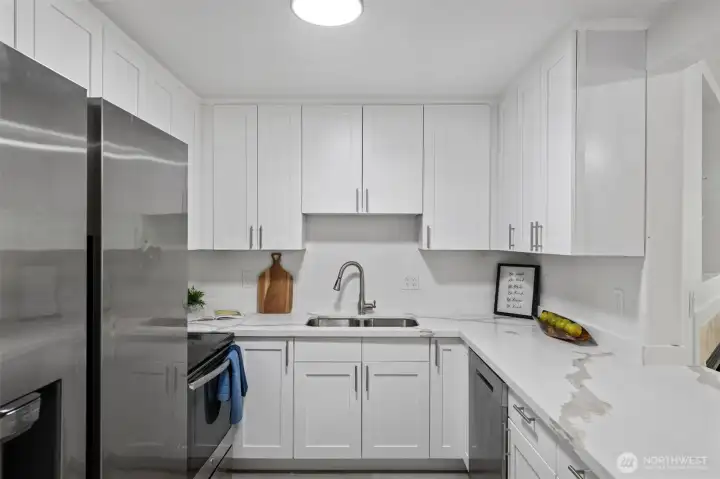 Kitchen with Stainless Apps