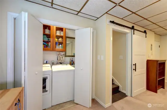 Laundry Closet with Electric Washer & Dryer Hook Up