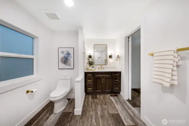 Mastersuite bathroom