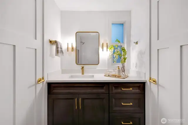Master Vanity