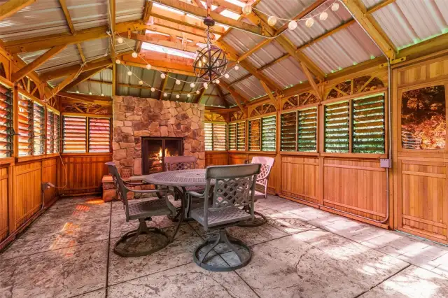 Fantastic cabana room for parties & get toethers.