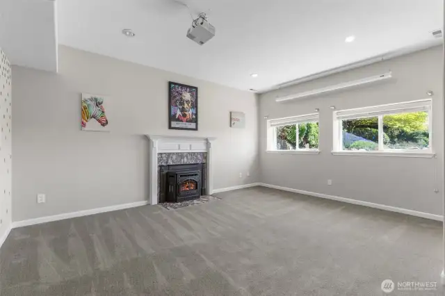 Game/Rec room. Equipped with projector & big screen for movie night! Cozy Fireplace.