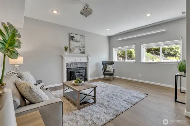 Another view of the largefamily room.