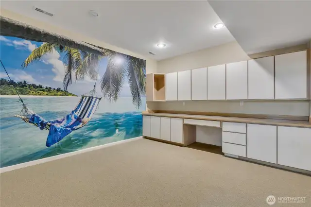 Craft/bonus room.