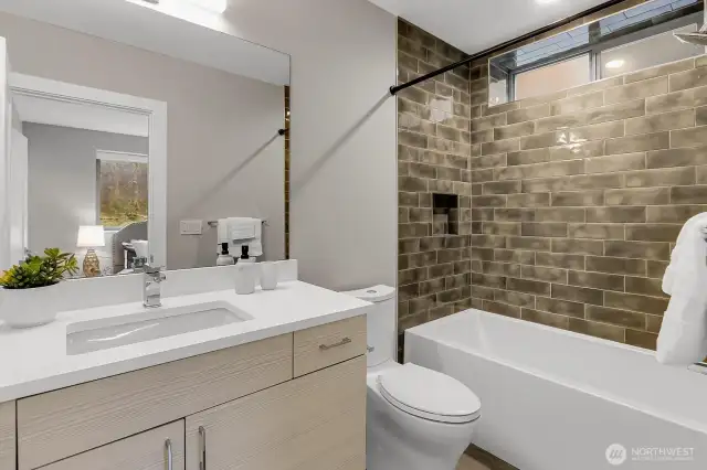 Attached luxury full bath for guests in 3rd bedroom