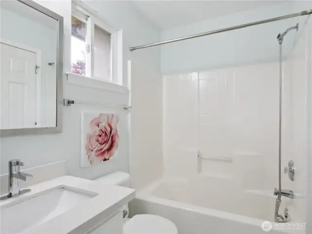 Simple and fresh bathroom space
