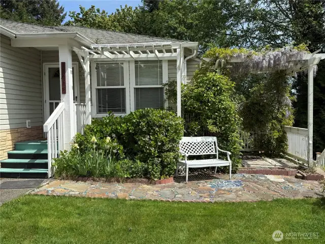 Welcome to 11413 20th St NE #5 in Beautiful Lake Stevens! Seller loved the outdoors and built a wonderful arbor with wisteria and steps down to another landing. Enjoy the green belt behind the home and the many birds. Be careful to step on the stone pavers on the path as the glass beads can be slippery when wet.