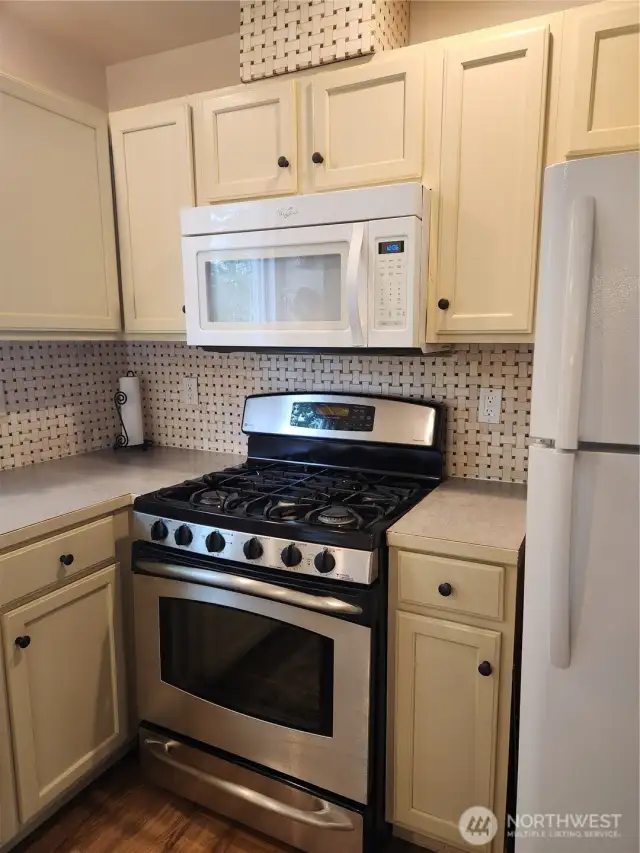 Gas stove for the Chef! Kitchen has lots of storage.