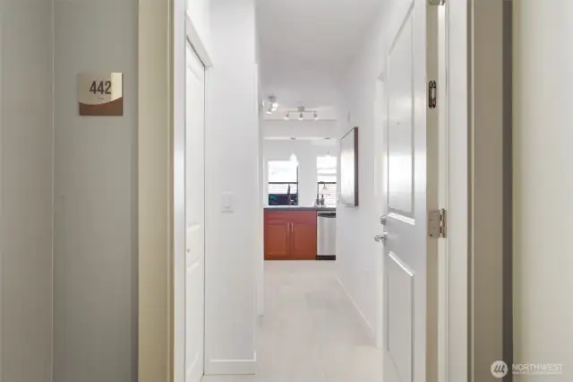 Welcome home to this meticulously maintained Junior One Bedroom residence—a perfect in-city retreat.