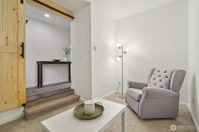 Wonderful sitting room or den to enjoy!