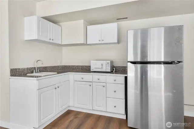 Huge basement living space with kitchenette. Fridge does not convey; goes w/ seller