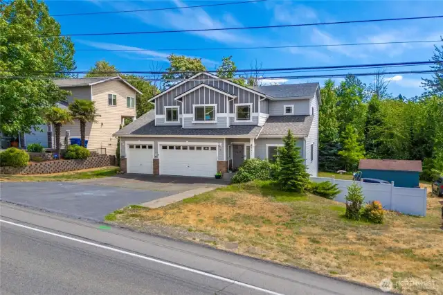 Welcome Home! New roof installed June 2025, large yard backing to green space, three car garage. Close proximity to light rail, shopping, schools and freeways.