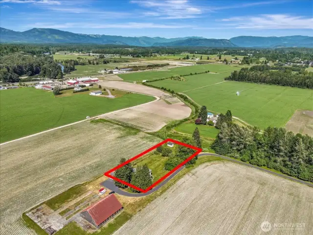 Approx lot lines.  The barn is not part of the sale.