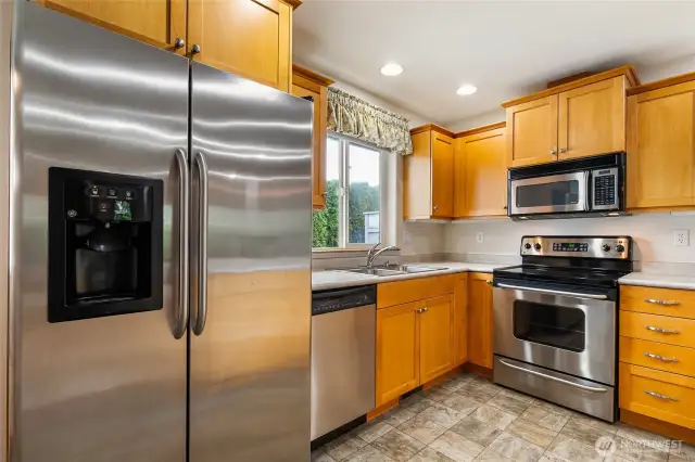 Nice stainless appliances.