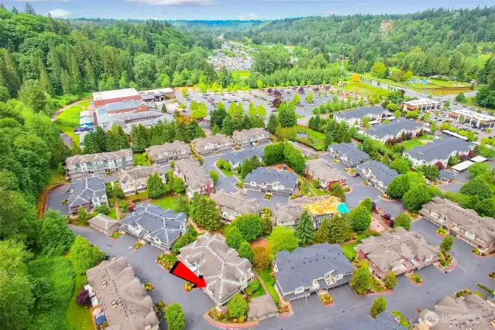 Quiet and peaceful condo in the back of the complex overlooks greenbelt.
