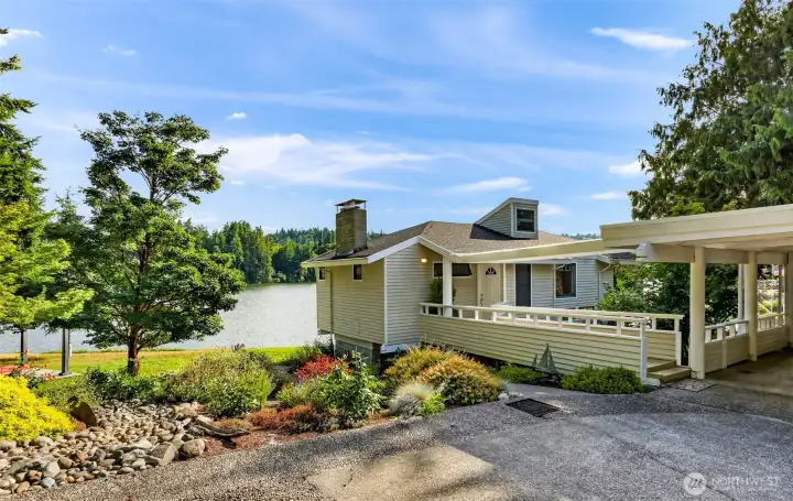 Through a private gated entrance you are welcomed to 118' of no-bank water view!