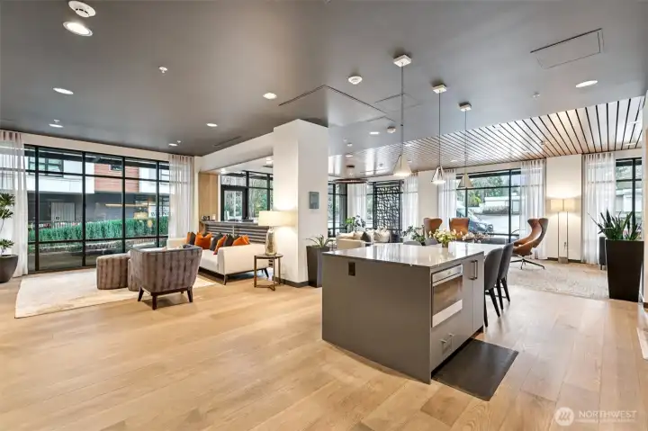 The Jade’s designer lounge: A versatile social hub perfect for hosting private events, focusing in the dedicated workspace, or unwinding in style