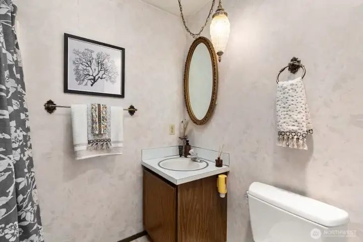 Upper level main hall bath.