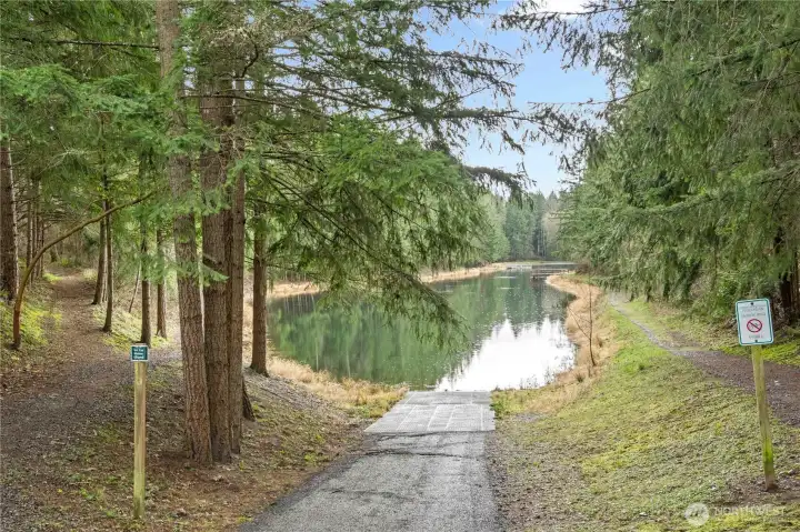 Lake access & boat ramp