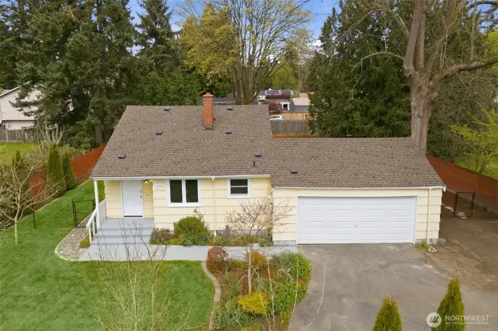 Updates down in 2023 includes new roof & new windows!